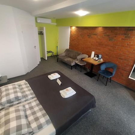 Rj Hotel Pabianice Dış mekan fotoğraf