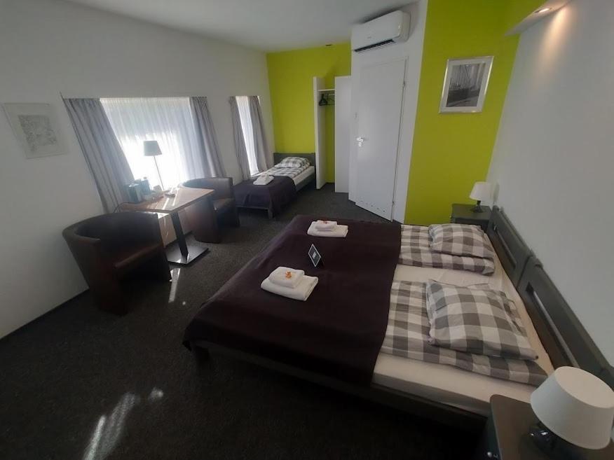 Rj Hotel Pabianice Dış mekan fotoğraf